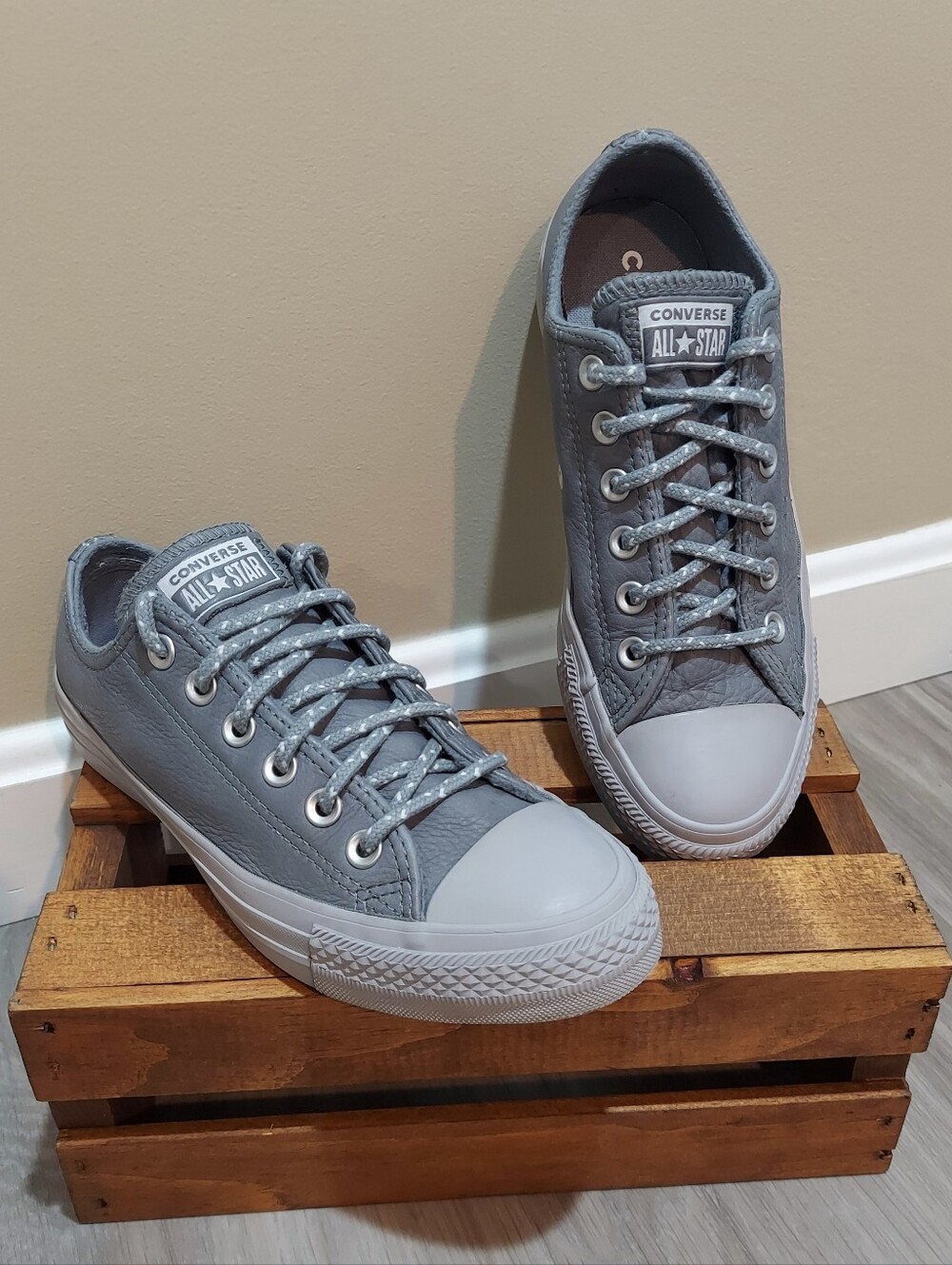 Converse All Star Ox Gray Leather Women's Size 7 Low-Top Unisex